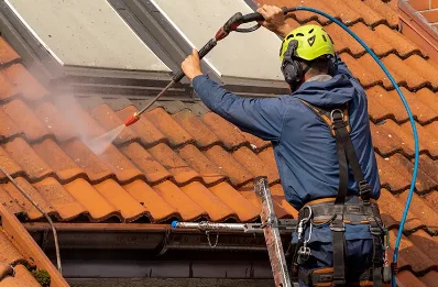 Démoussage et hydrofuge de toiture à Valennes